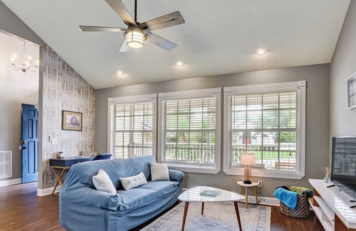 Golden Glades - The Woods Casa | Family friendly, centrally located to beaches, town center and restaurants.