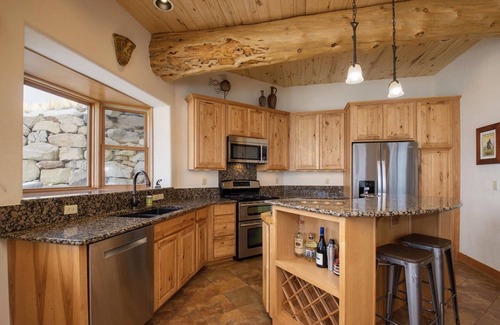Innsbruck Val Moritz Chalet De Esquí | Family friendly Chalet with expansive views and Hot Tub. Many outdoor options
