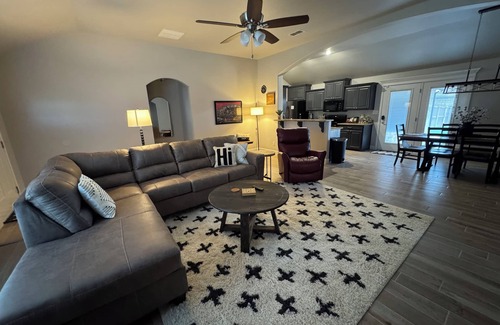 North by Northwest Casa | Family Friendly Close to Tech, Medical District - Sleeps 8
