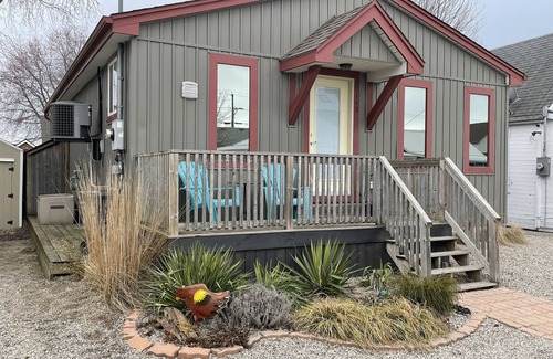 Port Stanley Cabaña | Family friendly cottage - 4 minute walk to main beach!