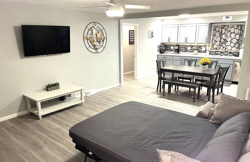 Colby Casa | Family-Friendly Colby Home-WIFI and Foosball