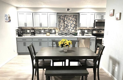Colby Casa | Family-Friendly Colby Home-WIFI and Foosball