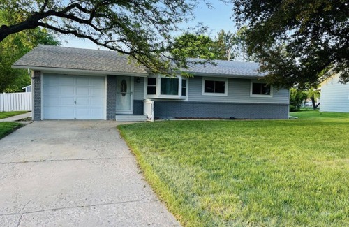 Colby Casa | Family-Friendly Colby Home-WIFI and Foosball