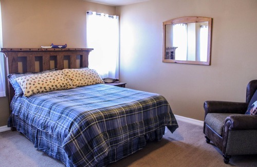 Sheridan Apartamento | Family friendly condo and a 2nd level private deck with view of the city lights