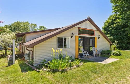 Chippewa Lake Casa | Family-friendly cottage with lake access