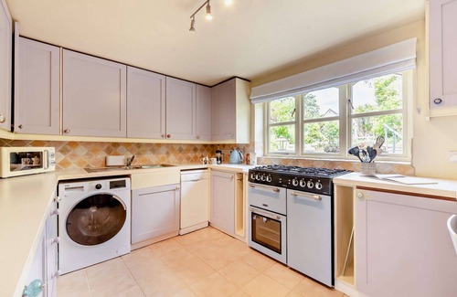 Tetbury Cabaña | Family friendly cottage - Buttercup Cottage