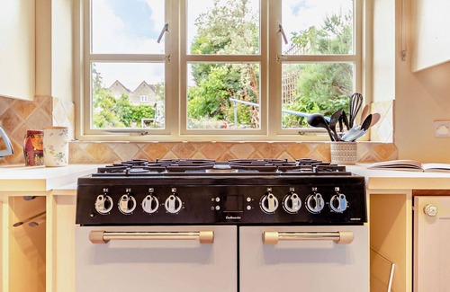 Tetbury Cabaña | Family friendly cottage - Buttercup Cottage
