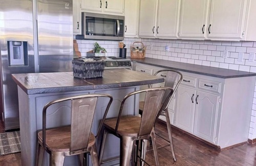 Clinton Otro | Family friendly Countryside stay! Easy access to Route 66 and I-40