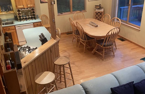 Jamaica Chalet De Esquí | Family Friendly Cozy Country Chalet -- Close to skiing, hiking, kayaking, golf