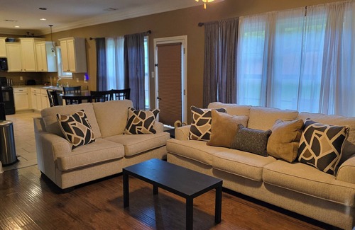 Benton Casa | Family-Friendly Escape with Cozy Touches & Secure Stay - Near everything