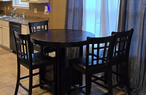 Benton Casa | Family-Friendly Escape with Cozy Touches & Secure Stay - Near everything