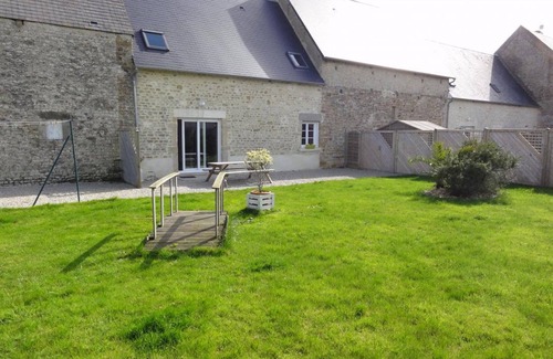 Ravenoville Cabaña | Casa rural con jardines, cerca de Utah Beach, ideal para familias
