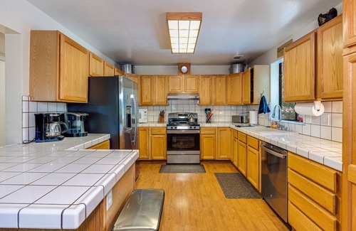 Glencoe Cabina | Family-Friendly Forest Cabin-Sleeps 20-3 Levels of Fun w/ Arcade & Pool Table