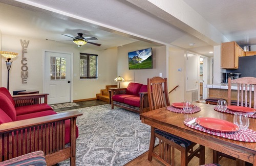 Glencoe Cabina | Family-Friendly Forest Cabin-Sleeps 20-3 Levels of Fun w/ Arcade & Pool Table