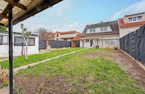 Juvisy-sur-Orge Casa | Family-friendly vacation home in the southern suburbs of Paris.