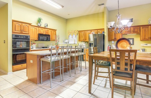 Lakes of Forest Hill Casa | Family-Friendly Gem w/ Home Office in Memphis