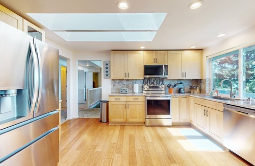 Coupeville Casa | Family-friendly getaway with deck, gas grill, W/D and wood stove