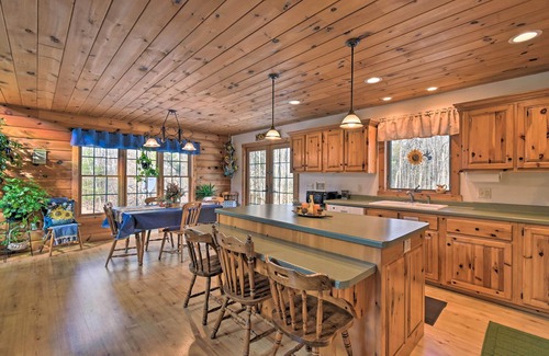 Gresham Cabina | Family-Friendly Gresham Getaway w/ Game Room!