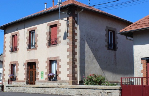 Parroy Cabaña | Casa rural en Parroy: comodidad, naturaleza y pesca