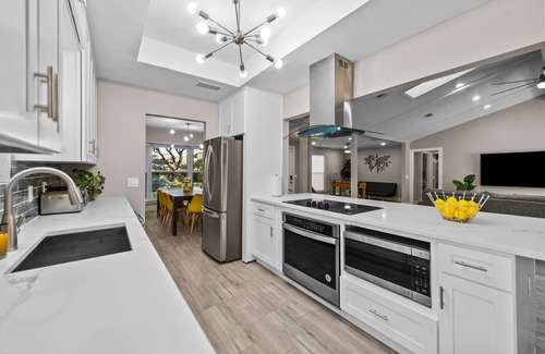 Richardson Casa | Family Friendly, Heated Pool Spa, 2 King Beds, Games, Grill, Cornhole, Foosball