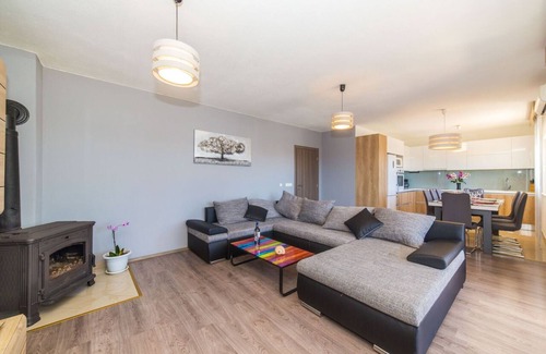 Rudine Casa | Family-Friendly Holiday Home with Private Pool, Playground, and BBQ - Three Bedroom Holiday Home