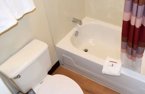 Bowmansville Casa | Family-friendly Hotel Near Downtown Buffalo! w/ Free Parking, Pets are Allowed!