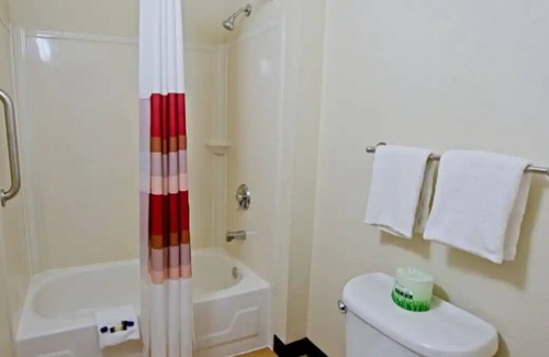 Bowmansville Casa | Family-friendly Hotel Near Downtown Buffalo! w/ Free Parking, Pets are Allowed!