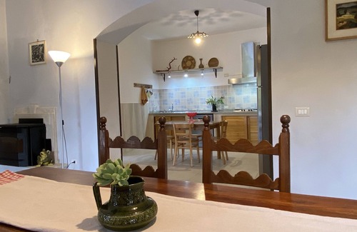 Galtelli Apartamento | Family-friendly holiday home nestled in nature with a garden, near the sea