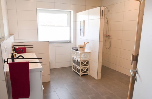 Geeste Casa | Family-friendly holiday apartment with bio sauna and parking space near the lake