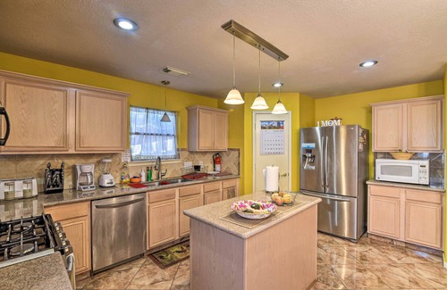 Pasadena Casa | Family-Friendly Home ~ 12 Mi to Space Center!