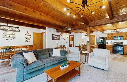 Intervale Casa | Family-Friendly Home close to local attractions: AC & Shared Pool/Tennis Courts