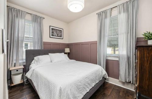Fort Wayne Casa | Family Friendly Home - Fenced yard - Parking