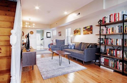 Hill East Casa | Family-friendly Home for travelers Near subway