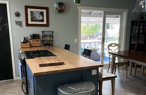 Goleta Casa | Family Friendly Home - Large Backyard, Close to Beach, Restaurants, Shops, etc.