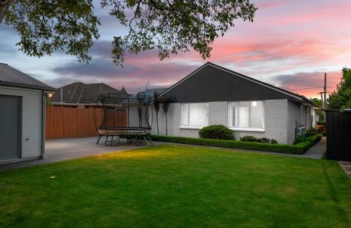 Christchurch Casa | Family-Friendly, Home & Garden, 4BR, by Airport, Free Parking