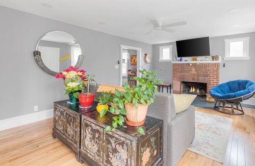Wilmington Casa | Family friendly home with fire pit, large yard, and parking