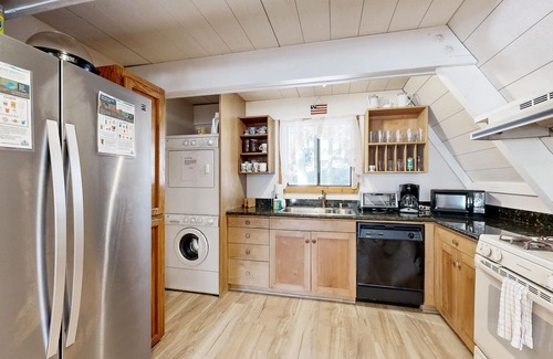 Truckee Chalet De Esquí | Casa familiar con piscina compartida y jacuzzi - acceso al centro de recreación