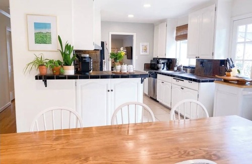 Salinas Casa | Family Friendly Homestead + 2 Aquarium Passes located 25 minutes from Monterey