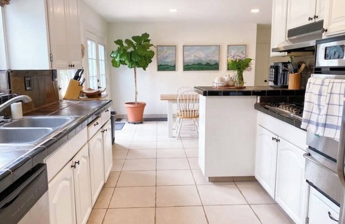Salinas Casa | Family Friendly Homestead + 2 Aquarium Passes located 25 minutes from Monterey