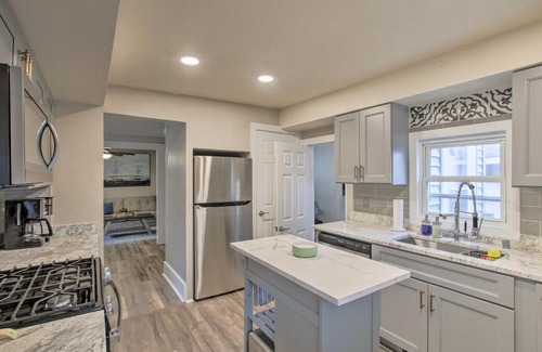Ellis Historical District Casa | Family-Friendly House Walk to Lake Michigan!