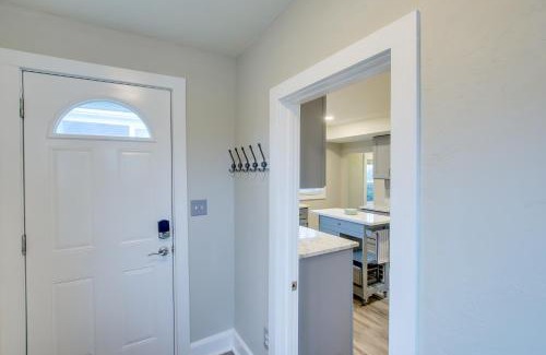 Ellis Historical District Casa | Family-Friendly House Walk to Lake Michigan!