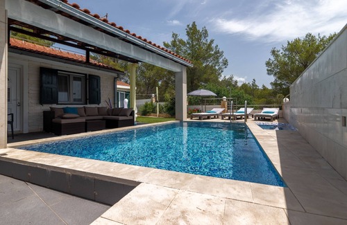 Milna (Brac) Casa | Casa familiar con piscina Bahía Koromaslinova, Brac (K-15479)