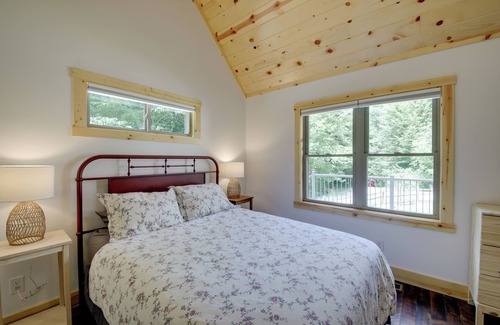 Koleen Cabina | Family-Friendly Indiana Cabin w/ Hot Tub & Decks