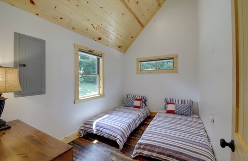 Koleen Cabina | Family-Friendly Indiana Cabin w/ Hot Tub & Decks