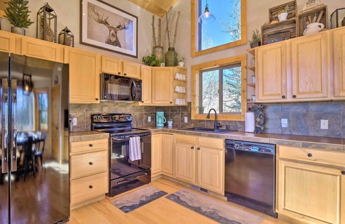 Indian Mountain Cabina | Family-Friendly Jefferson Cabin w/ Fire Pit!