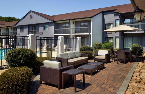 Norcross Apartamento | Family Friendly King Unit w/Free Parking, Pool & Gym Access!