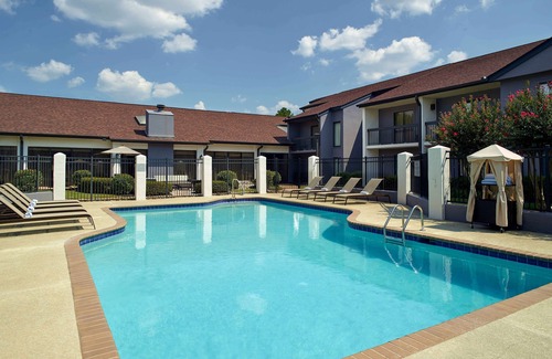 Norcross Apartamento | Family Friendly King Unit w/Free Parking, Pool & Gym Access!