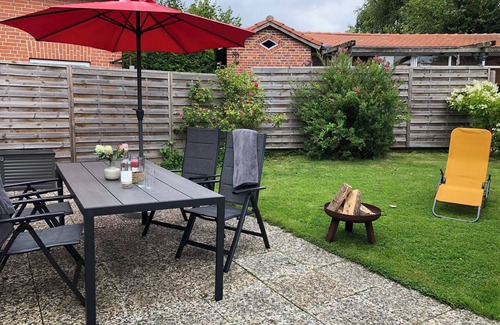 Grundhof Apartamento | Family-friendly Krischan vacation apartment with quiet, fenced garden.