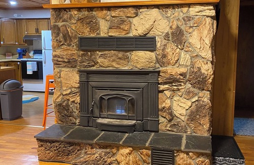 Stuarts Draft Cabina | Family Friendly Log Cabin Nestled in Blue Ridge Foothills