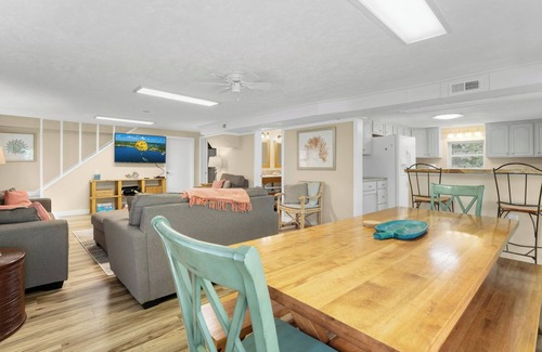 Rocky Mount Casa | Family-Friendly Lakefront Home | 5 Bedrooms | Dock, Wi-Fi, Smart TVs, Grill